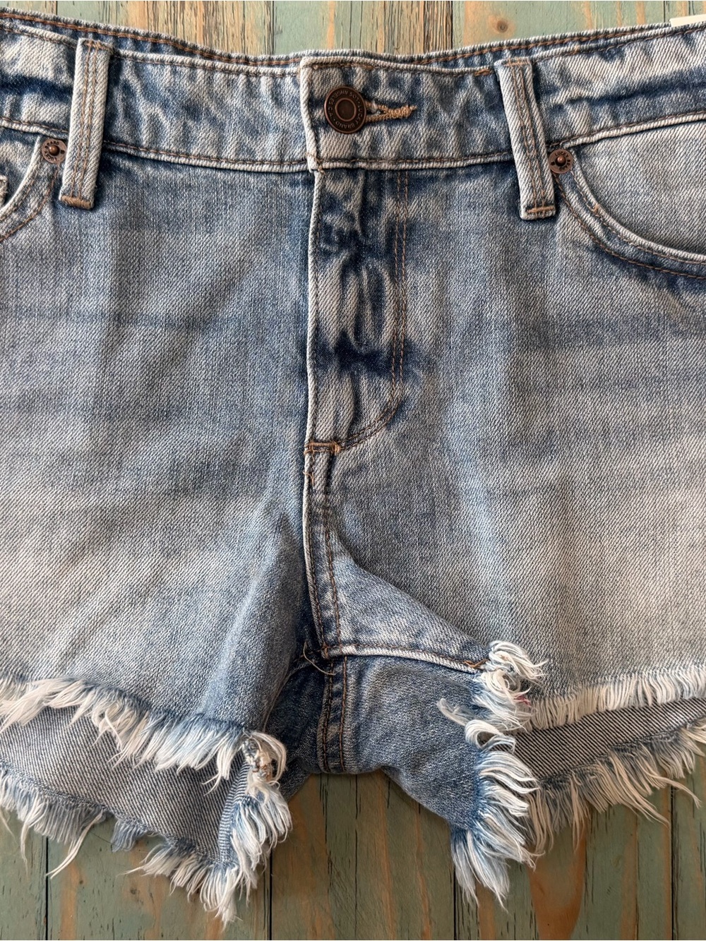 Lucky Brand Light Wash The cut off mid rise Denim Shorts 6/28 NWT
